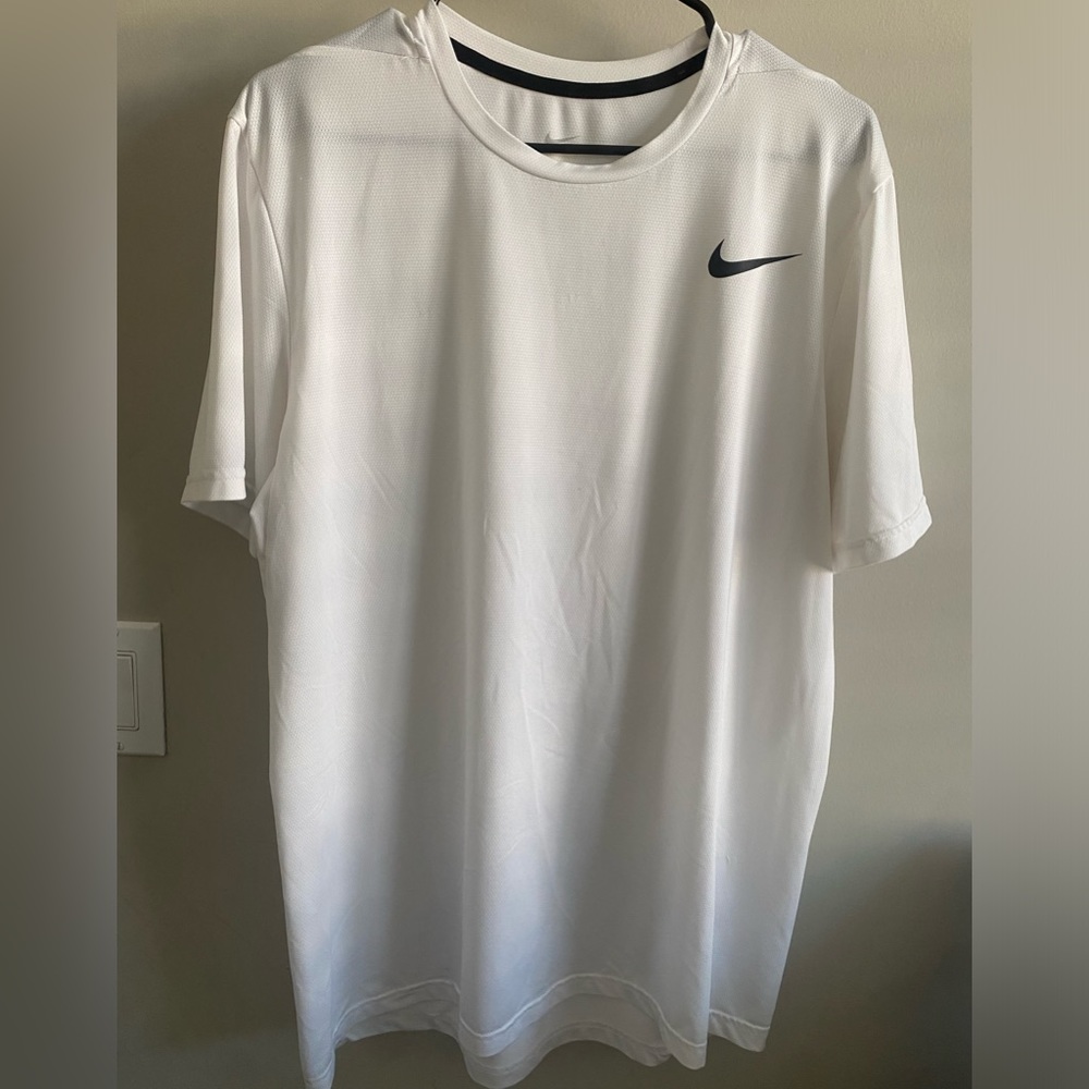 Nike dr fit tee like new